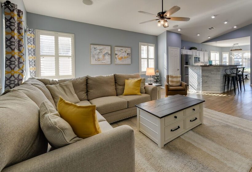 Charming Gilbert Home W/ Patio & Putting Green!