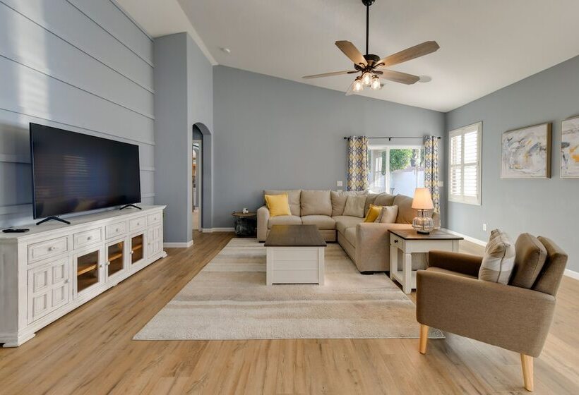 Charming Gilbert Home W/ Patio & Putting Green!