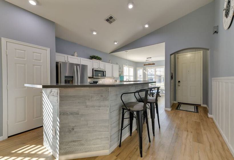 Charming Gilbert Home W/ Patio & Putting Green!