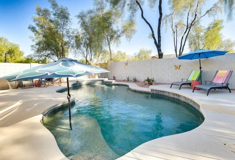 Charming Gilbert Home W/ Patio & Putting Green!