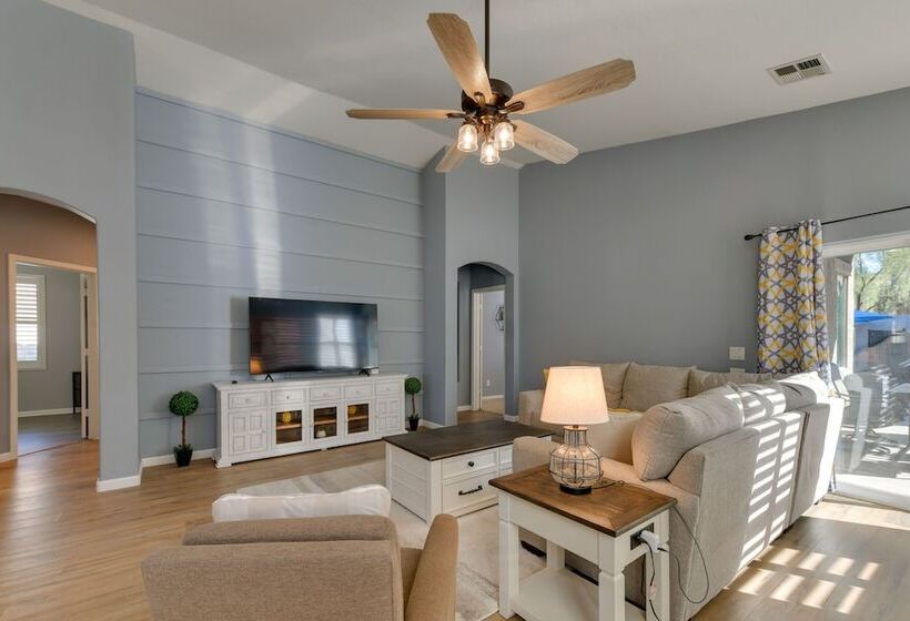 Charming Gilbert Home W/ Patio & Putting Green!