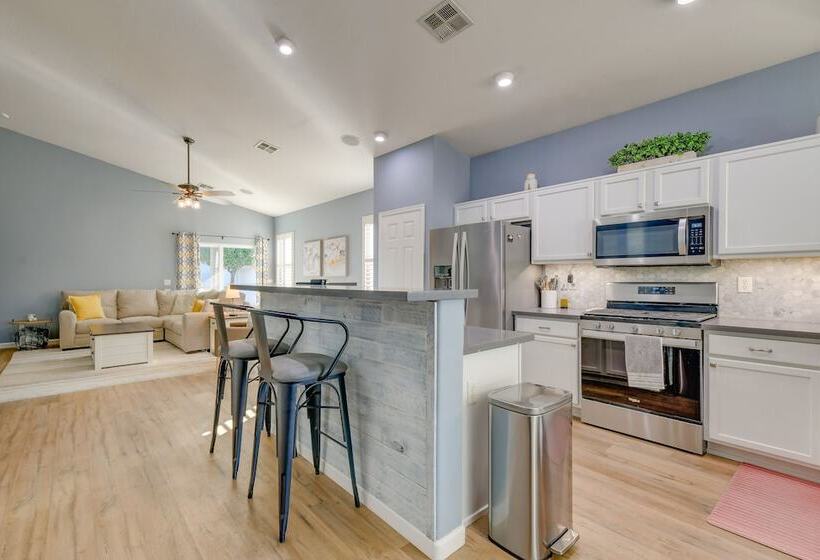 Charming Gilbert Home W/ Patio & Putting Green!