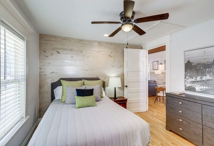 Charming Houston Home W/ Spacious Yard + Fire Pit!