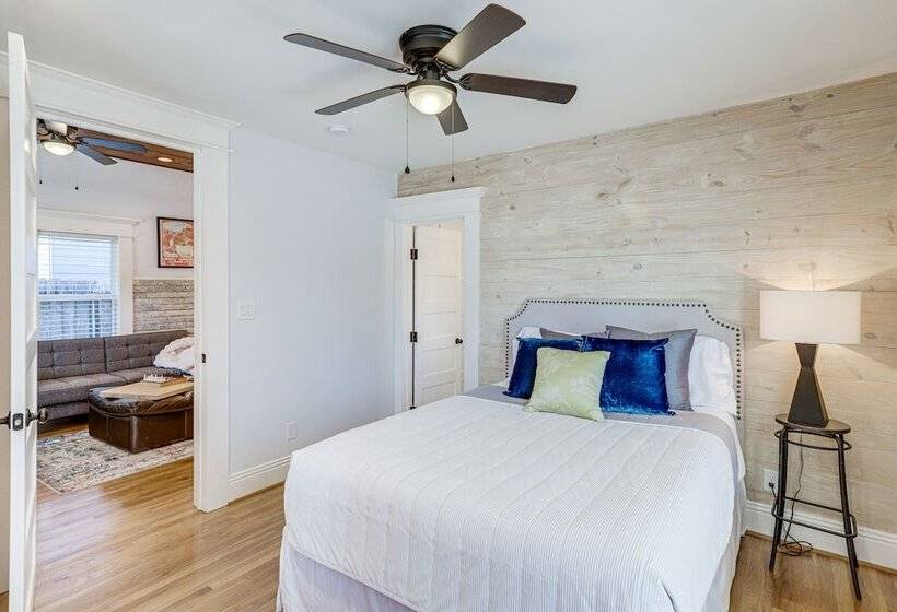 Charming Houston Home W/ Spacious Yard + Fire Pit!