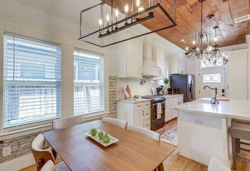 Charming Houston Home W/ Spacious Yard + Fire Pit!