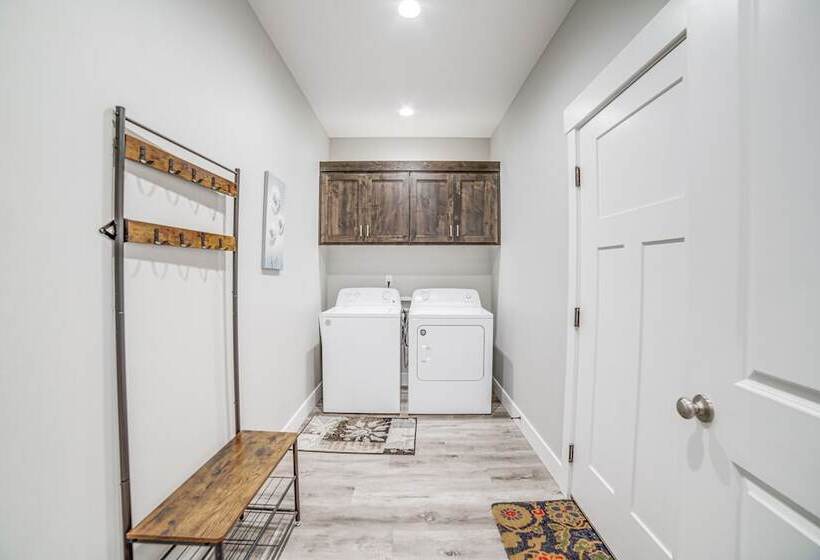 Charming Idaho Falls Home   5 Mi To Downtown!