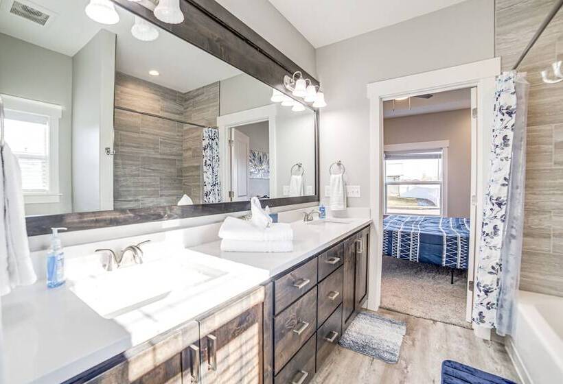 Charming Idaho Falls Home   5 Mi To Downtown!