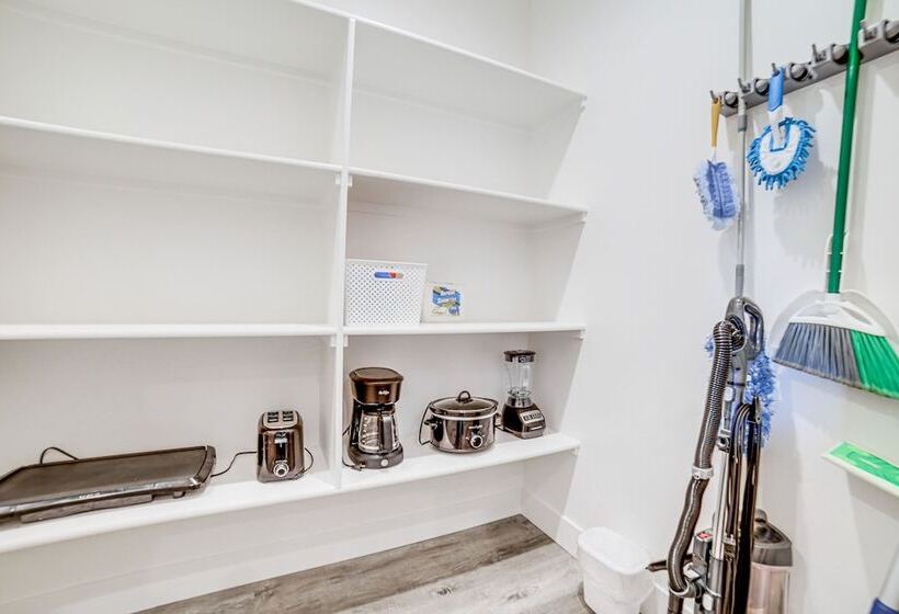 Charming Idaho Falls Home   5 Mi To Downtown!