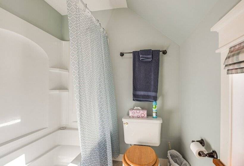 Charming Manchester Retreat W/ Patio & Fireplace!