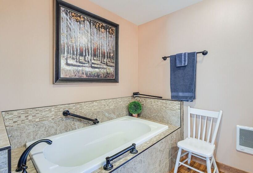 Charming Manchester Retreat W/ Patio & Fireplace!