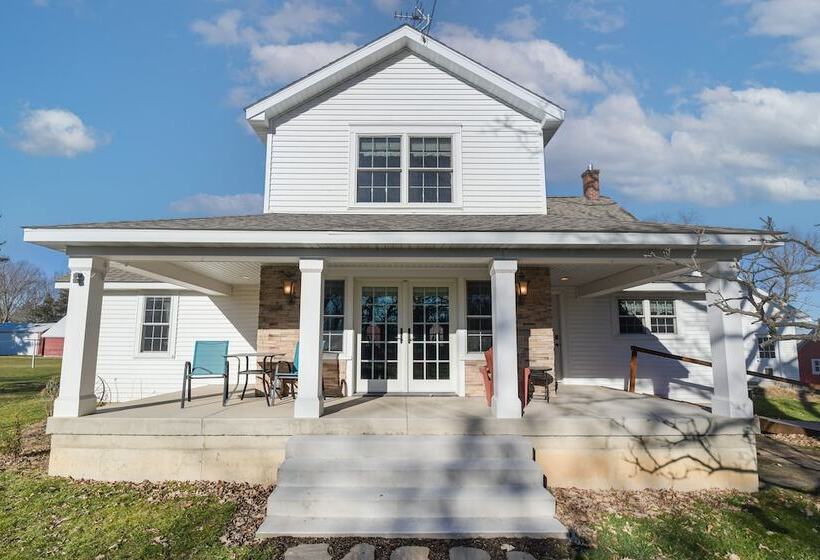 Charming Manchester Retreat W/ Patio & Fireplace!