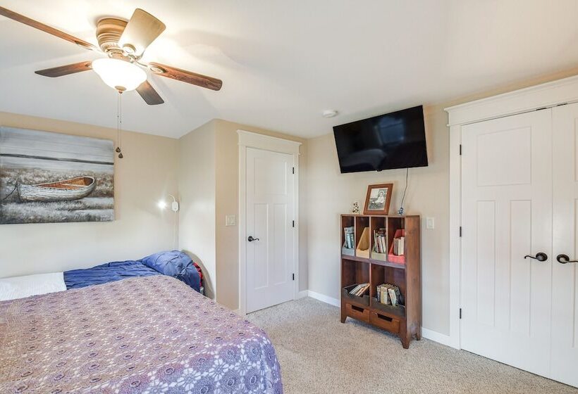 Charming Manchester Retreat W/ Patio & Fireplace!