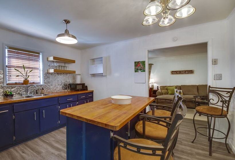 Charming Natchez Cottage W/ Sunroom!