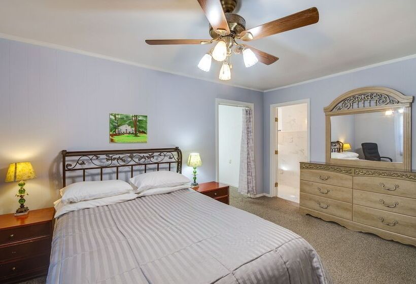 Charming Natchez Cottage W/ Sunroom!