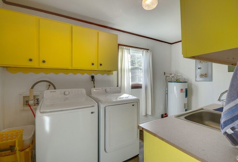 Charming Natchez Cottage W/ Sunroom!