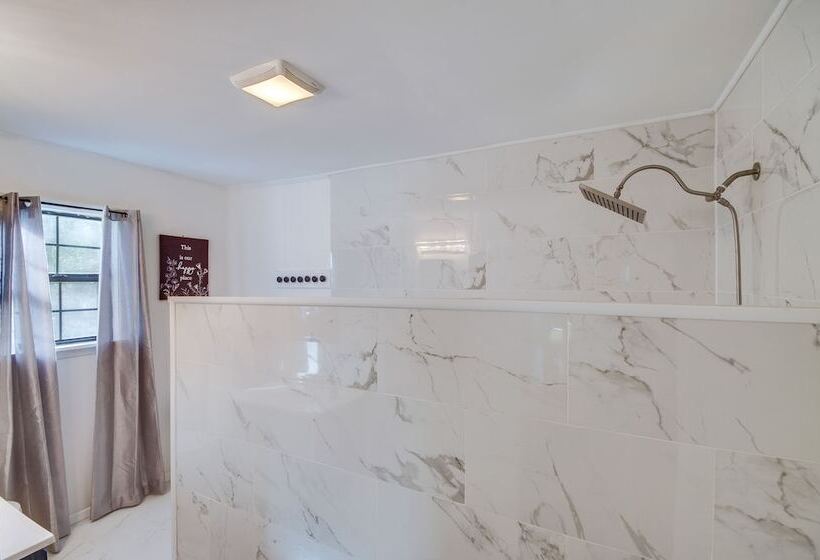 Charming Natchez Cottage W/ Sunroom!