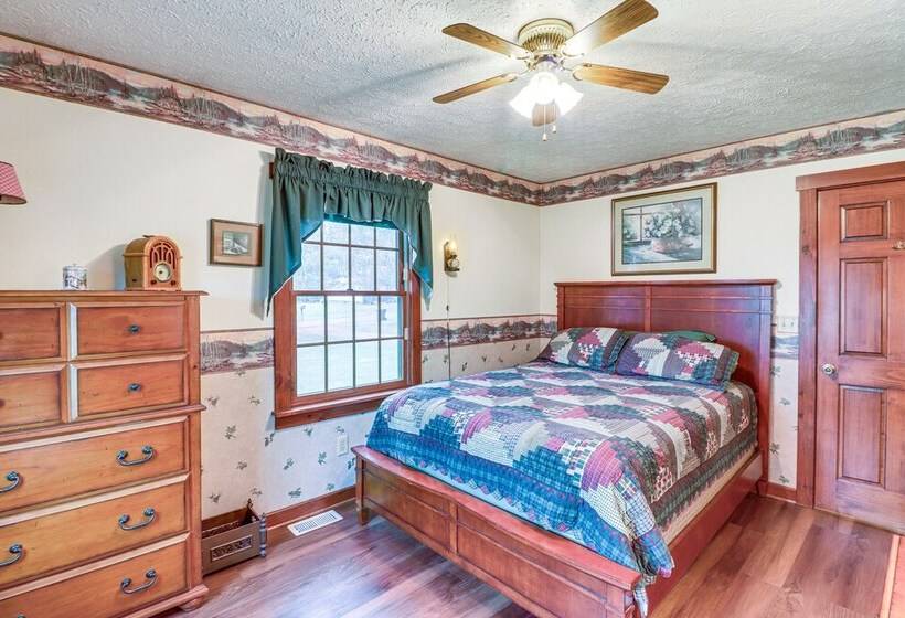 Charming Newark Home < 10 Mi To Buckeye Lake