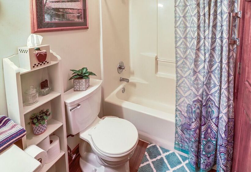 Charming Newark Home < 10 Mi To Buckeye Lake