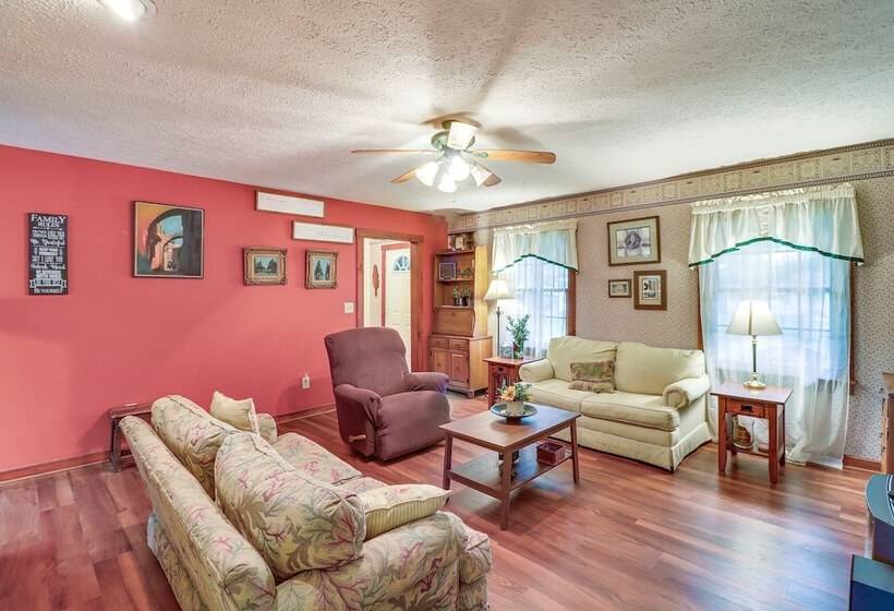 Charming Newark Home < 10 Mi To Buckeye Lake