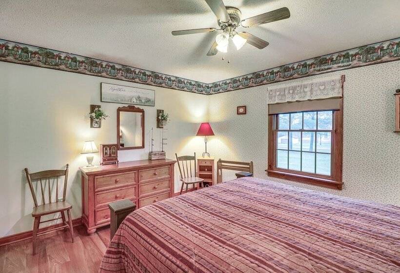 Charming Newark Home < 10 Mi To Buckeye Lake