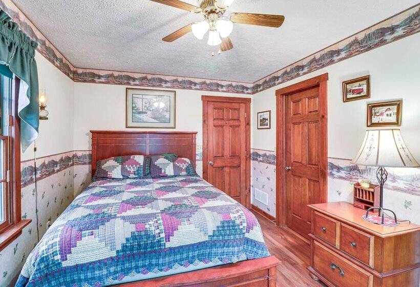 Charming Newark Home < 10 Mi To Buckeye Lake