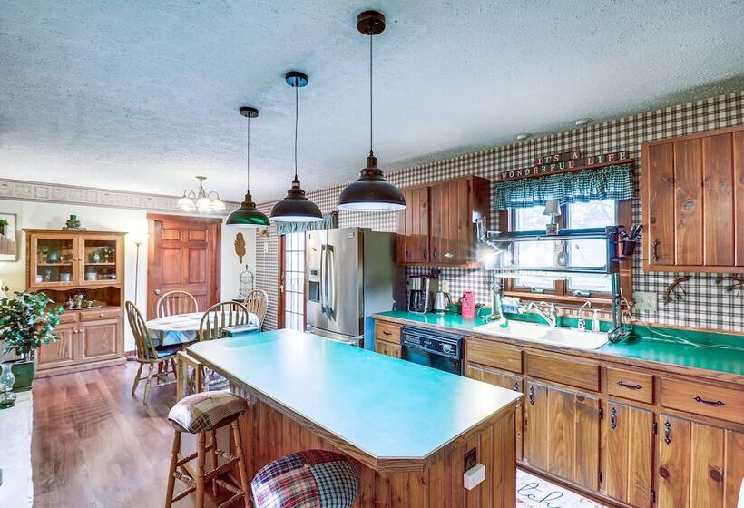 Charming Newark Home < 10 Mi To Buckeye Lake