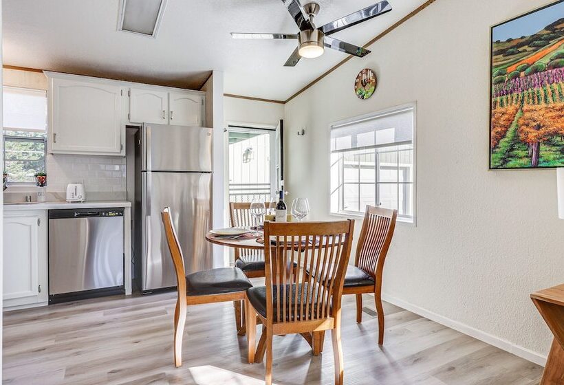 Charming Petaluma Cottage W/ Grill Near Wineries