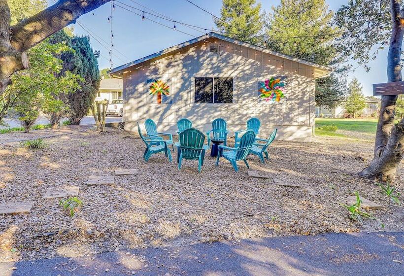 Charming Petaluma Cottage W/ Grill Near Wineries