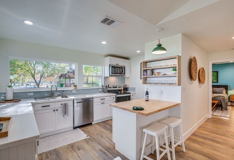 Private Dock: Charming Cedar Creek Retreat!