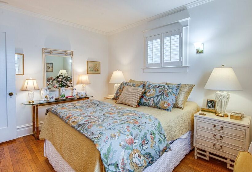 Charming & Spacious Olean Home W/ 2 Fireplaces