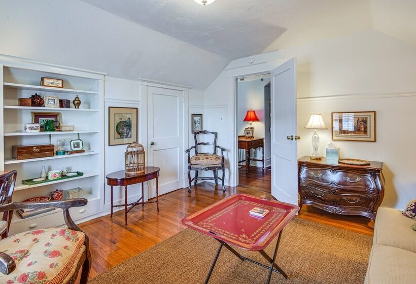 Charming & Spacious Olean Home W/ 2 Fireplaces