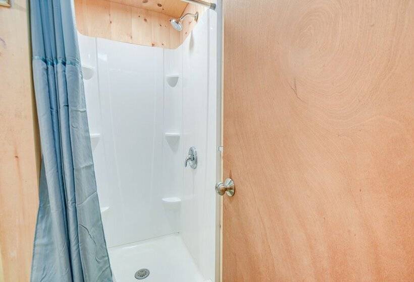 Charming Tamworth Cabin W/ Grill & Fireplace