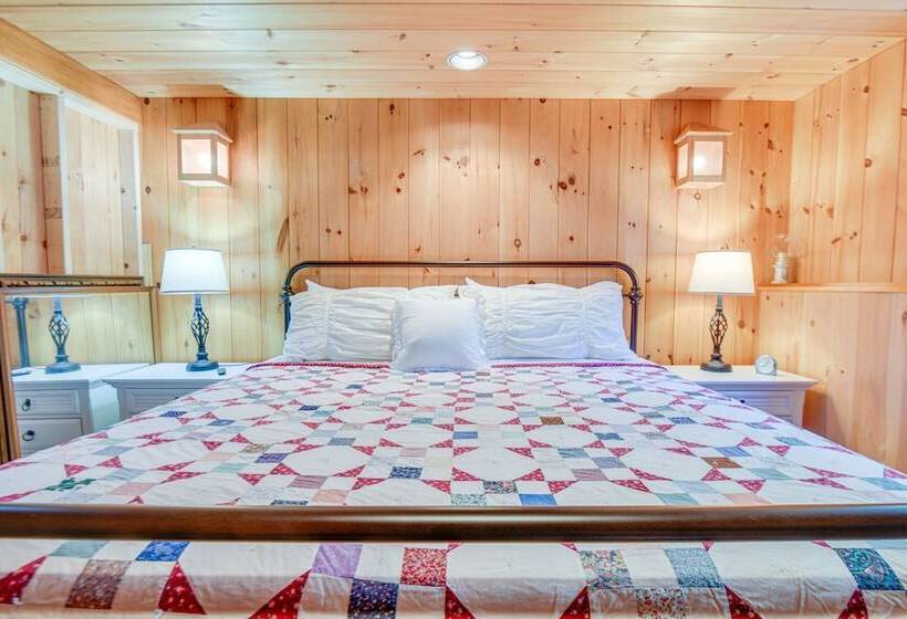 Charming Tamworth Cabin W/ Grill & Fireplace