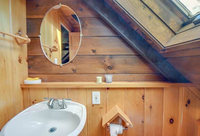 Charming Tamworth Cabin W/ Grill & Fireplace