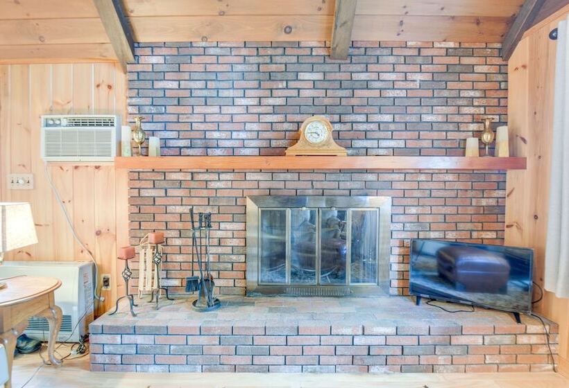 Charming Tamworth Cabin W/ Grill & Fireplace