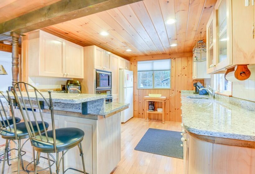 Charming Tamworth Cabin W/ Grill & Fireplace