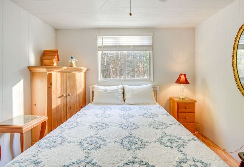 Charming Tamworth Cabin W/ Grill & Fireplace