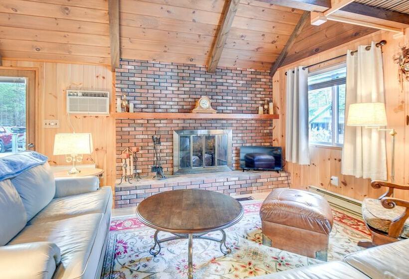 Charming Tamworth Cabin W/ Grill & Fireplace