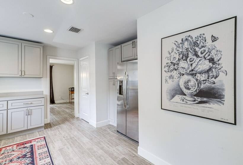 Chic Houston Home W/ Patio, Near Old Town Spring!