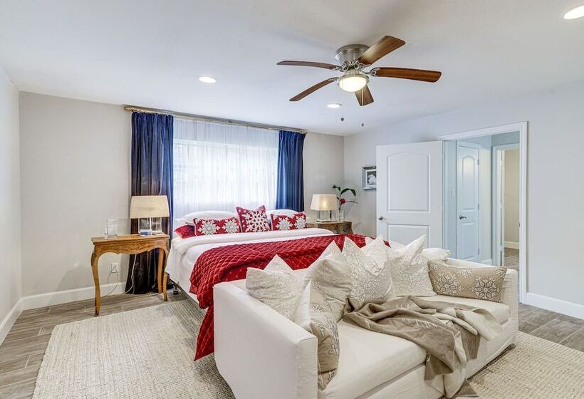 Chic Houston Home W/ Patio, Near Old Town Spring!