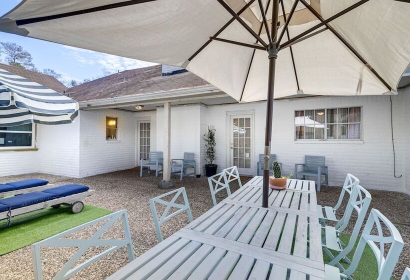 Chic Houston Home W/ Patio, Near Old Town Spring!