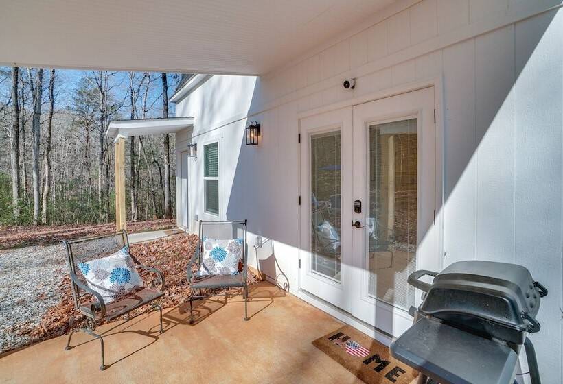 Cleveland Retreat W/ Patio: Yonah Mountain Views!