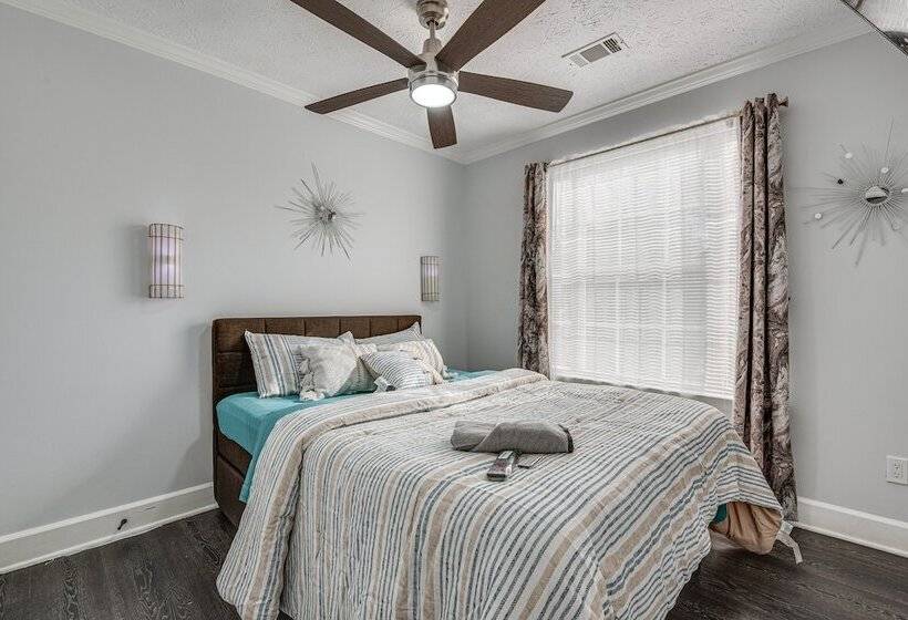 Modern College Park Home: 13 Mi To Dtwn Atlanta!