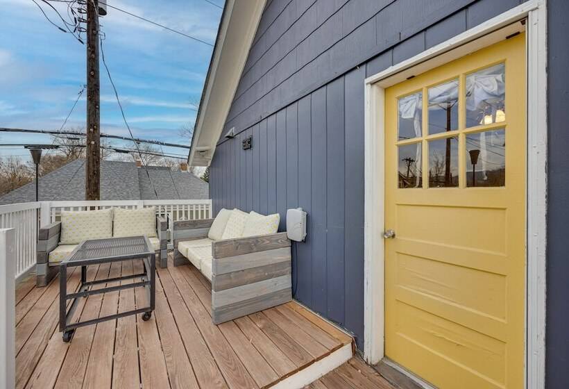 Colorado Springs Home: Balcony W/ Mountain Views!