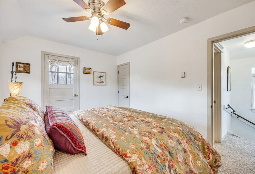 Colorado Springs Home: Balcony W/ Mountain Views!