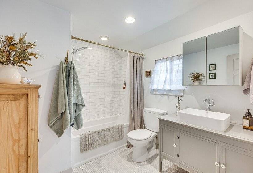 Colorado Springs Home: Balcony W/ Mountain Views!