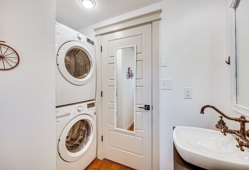 Colorado Springs Home: Balcony W/ Mountain Views!