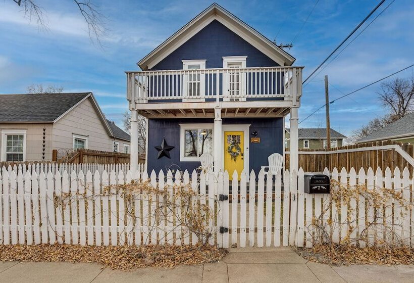 Colorado Springs Home: Balcony W/ Mountain Views!
