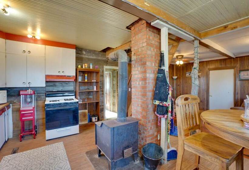 Corral Creek Cow Camp: Pet Friendly Circle Cabin