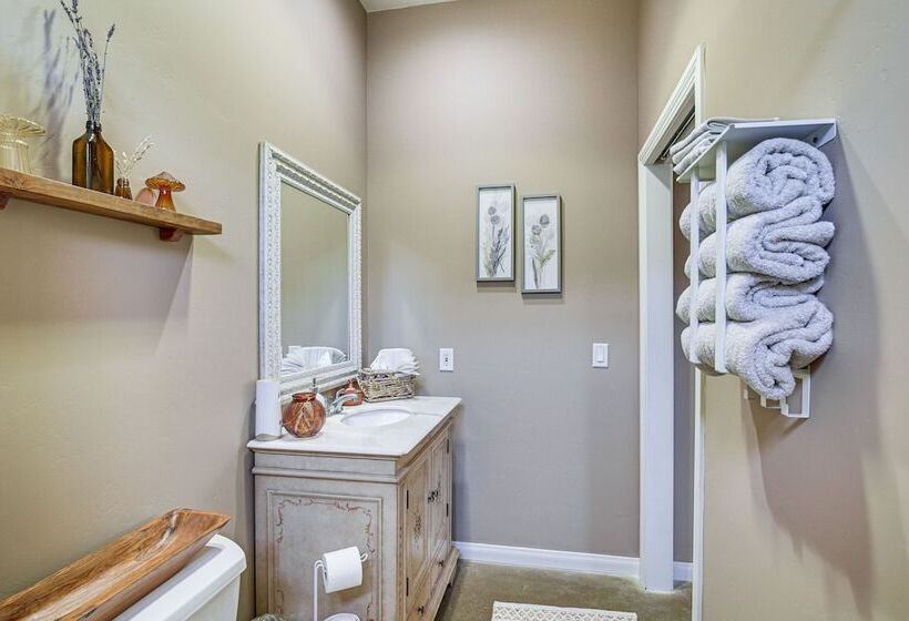 Cozy Alpine Cottage Near Casinos & Trails!